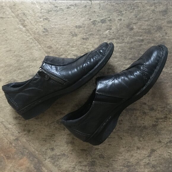 Clarks Black Leather Zipper Shoes - Picture 6 of 10